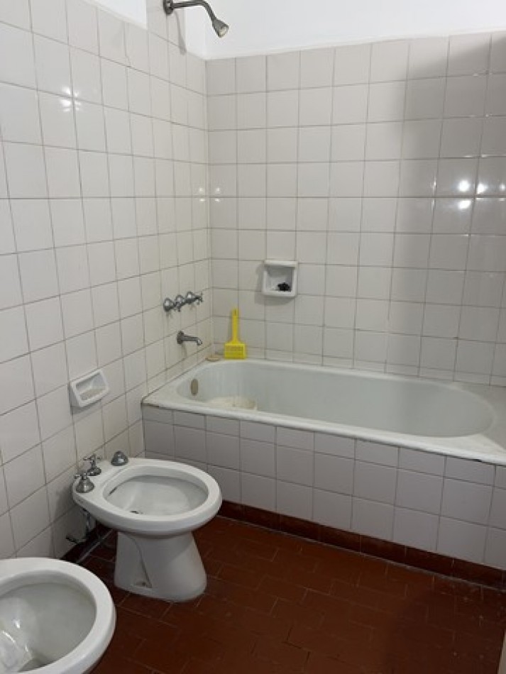 DPTO. A LA CALLE Y CFTE. ABIERTO 5 AMB.C/COCH. DESC.-BALCON-JARDIN DE INVIERNO-VISTA LATERAL AL MAR (
