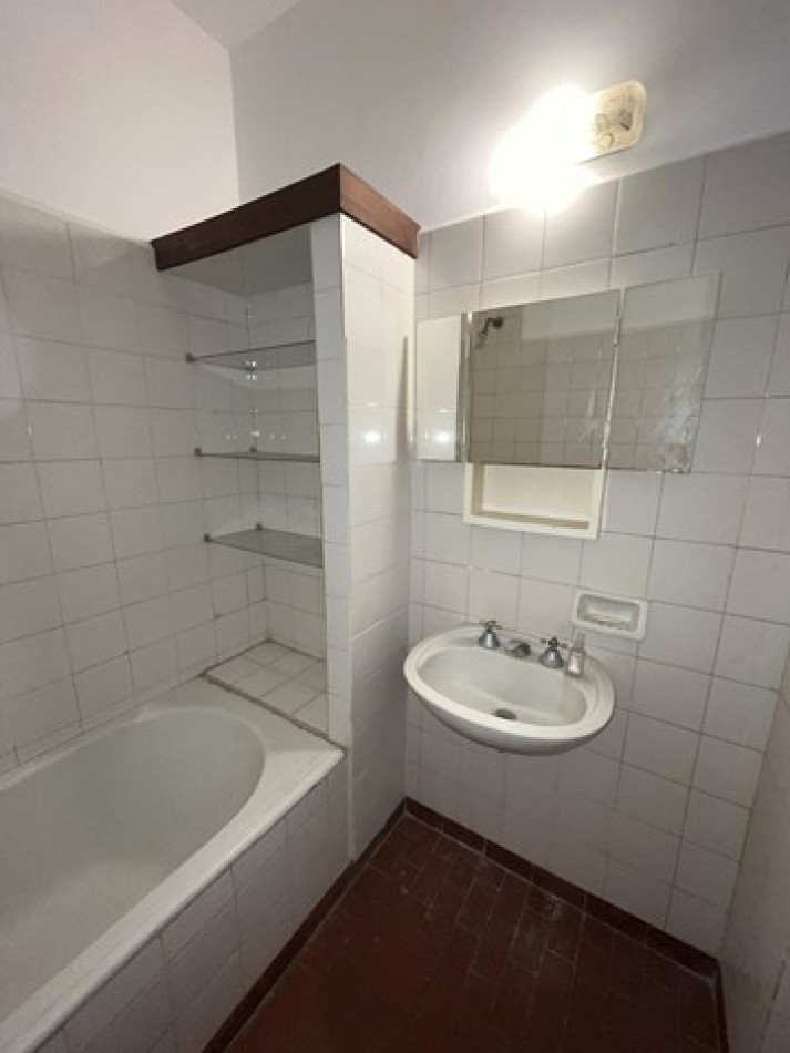 DPTO. A LA CALLE Y CFTE. ABIERTO 5 AMB.C/COCH. DESC.-BALCON-JARDIN DE INVIERNO-VISTA LATERAL AL MAR (