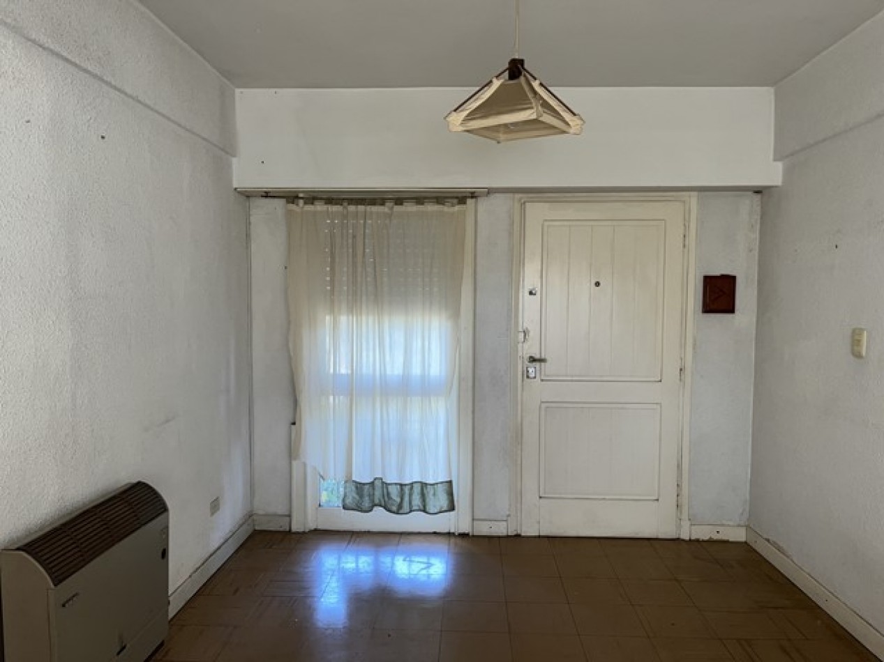 DPTO. A LA CALLE Y CFTE. ABIERTO 5 AMB.C/COCH. DESC.-BALCON-JARDIN DE INVIERNO-VISTA LATERAL AL MAR (