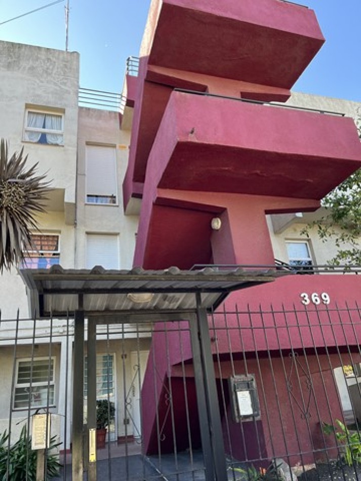 DPTO. A LA CALLE Y CFTE. ABIERTO 5 AMB.C/COCH. DESC.-BALCON-JARDIN DE INVIERNO-VISTA LATERAL AL MAR (