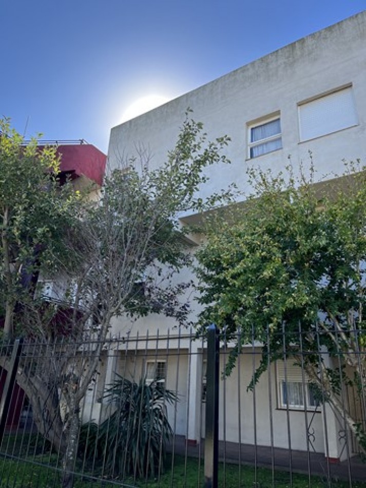 DPTO. A LA CALLE Y CFTE. ABIERTO 5 AMB.C/COCH. DESC.-BALCON-JARDIN DE INVIERNO-VISTA LATERAL AL MAR (