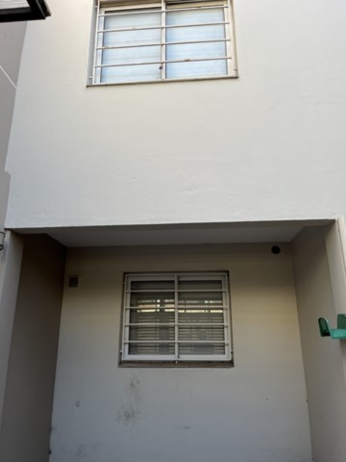 Duplex 4 amb. c/coch. patio parrilla