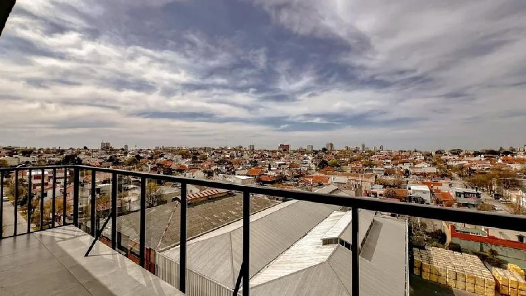 Dpto. 2 amb. c/coch. desc. fija  cfte. c/balcon - Sol Pleno