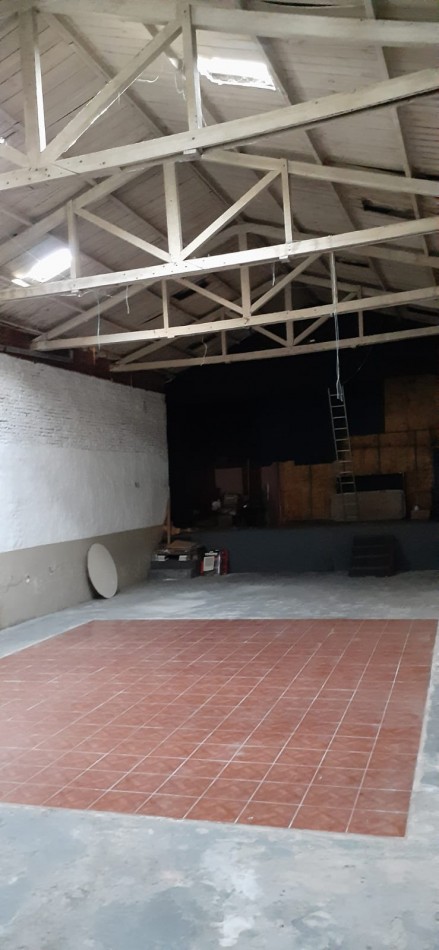 Casa + Deposito Frente a la Estacion Ferroautomotora