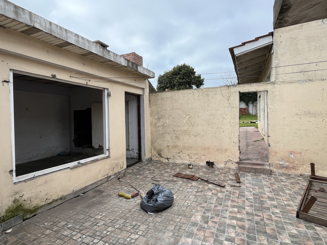 Chalet mas Dpto. s/lote de 450 m2 "A reciclar"