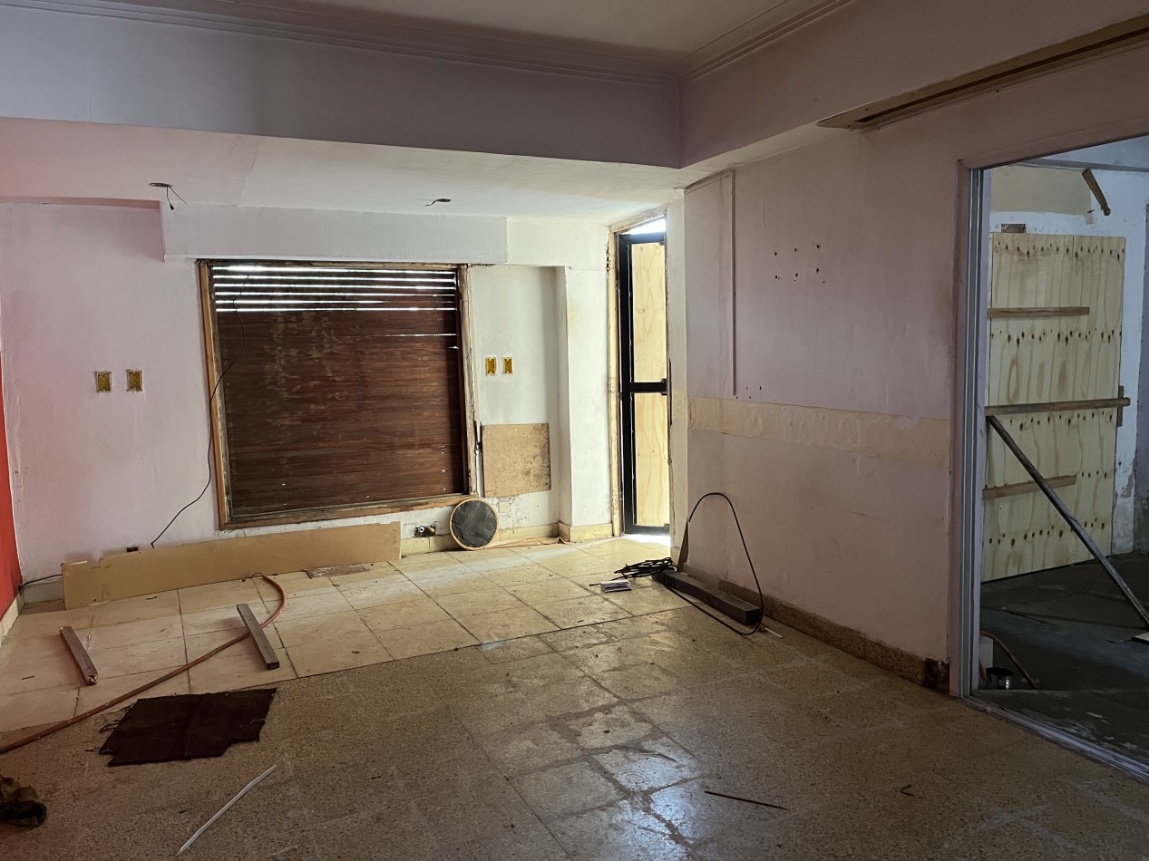 Chalet mas Dpto. s/lote de 450 m2 "A reciclar"