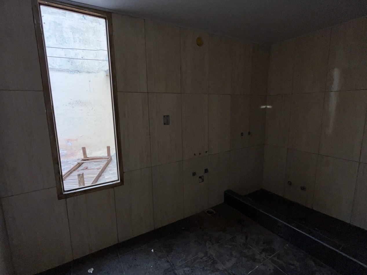 Chalet mas Dpto. s/lote de 450 m2 "A reciclar"