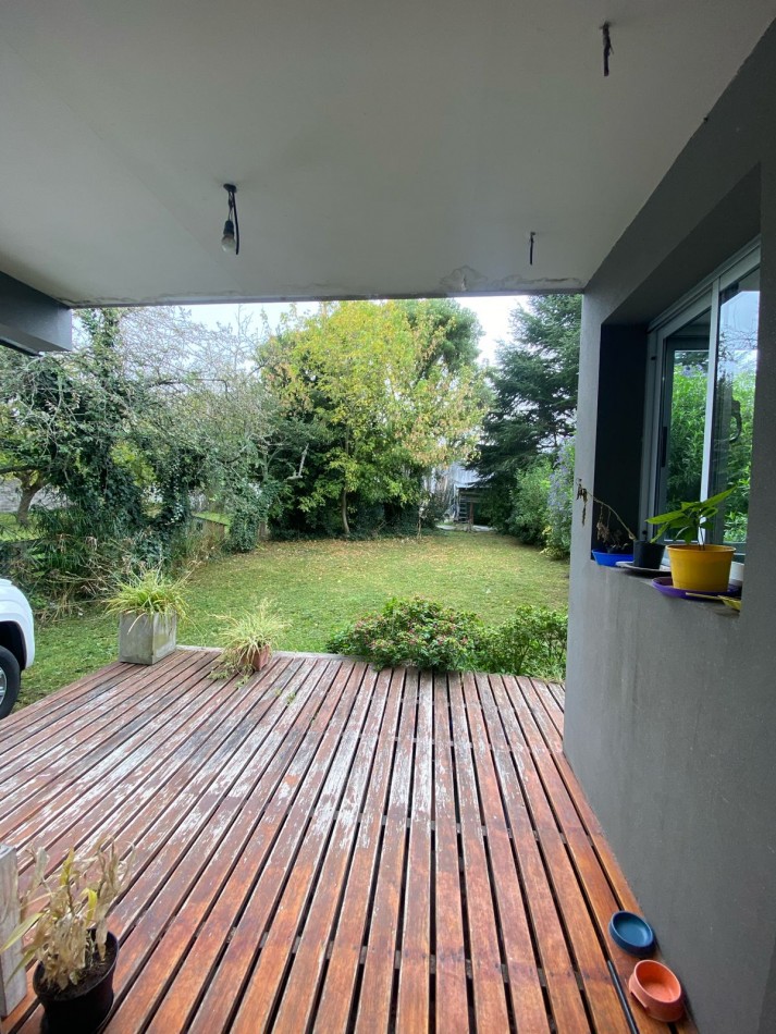 Casa estilo moderno 5 amb. c/ gran parque en el corazon del barrio z/Caisamar