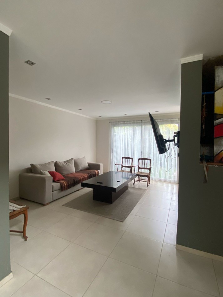 Casa estilo moderno 5 amb. c/ gran parque en el corazon del barrio z/Caisamar