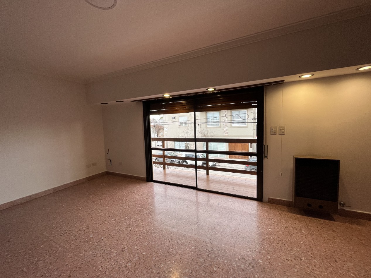 CHALET 3 AMB. PLANTA ALTA CON GGE. Y TERRAZA