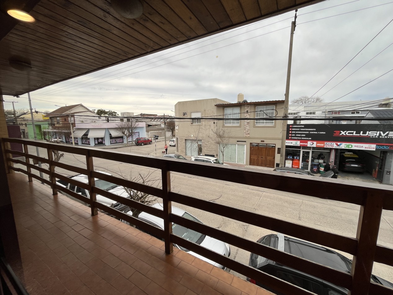 CHALET 3 AMB. PLANTA ALTA CON GGE. Y TERRAZA