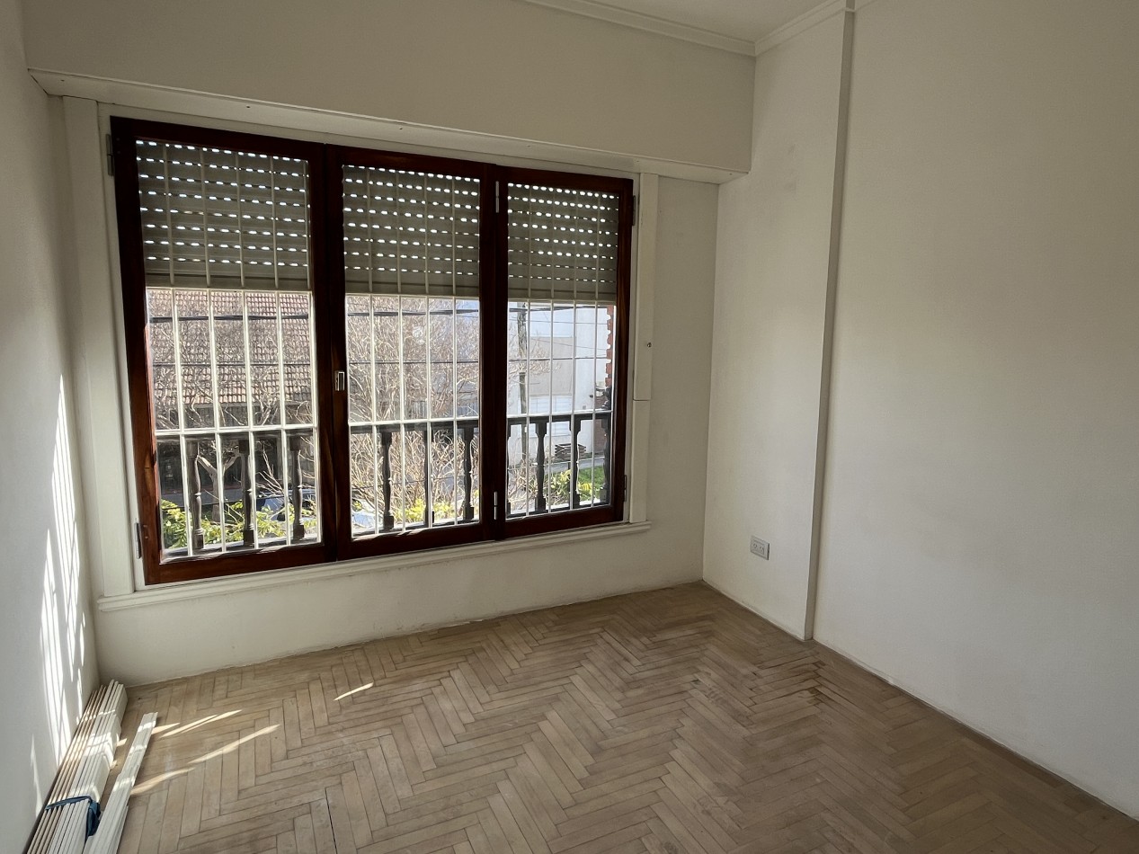 DPTO. 3 AMB. CON BALCON A LA CALLE-BAJAS EXPENSAS-MUCHO SOL!! ZONA FACULTAD!!