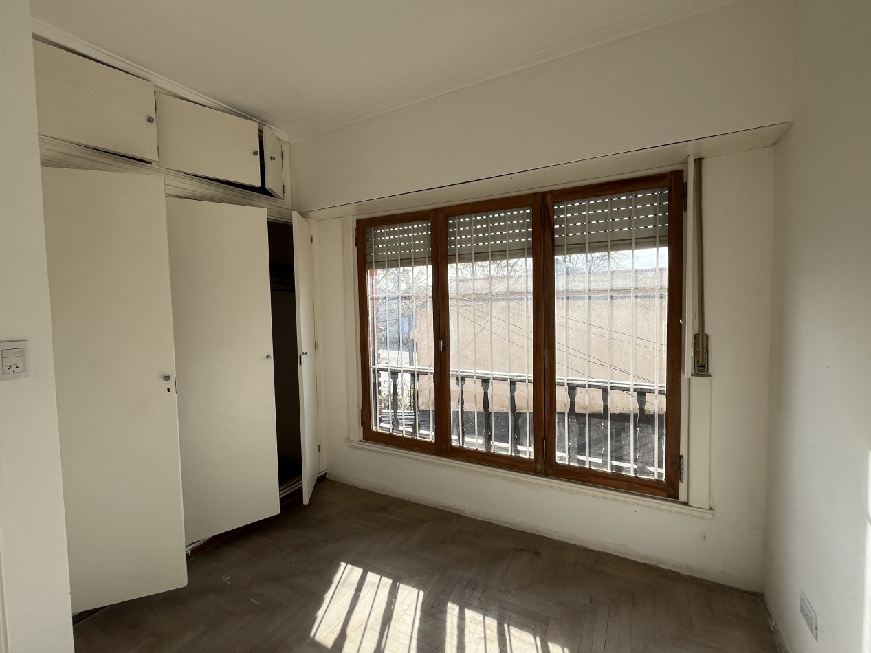 DPTO. 3 AMB. CON BALCON A LA CALLE-BAJAS EXPENSAS-MUCHO SOL!! ZONA FACULTAD!!