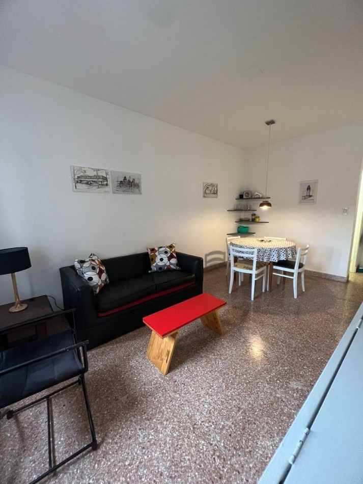 Dpto. 2 amb. c/dep. y Coch. Amoblado