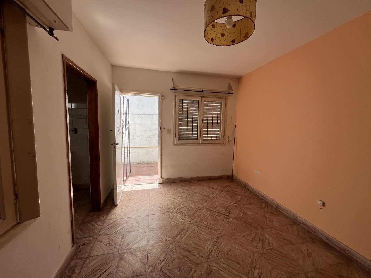Comodo PH 2 amb. con patio