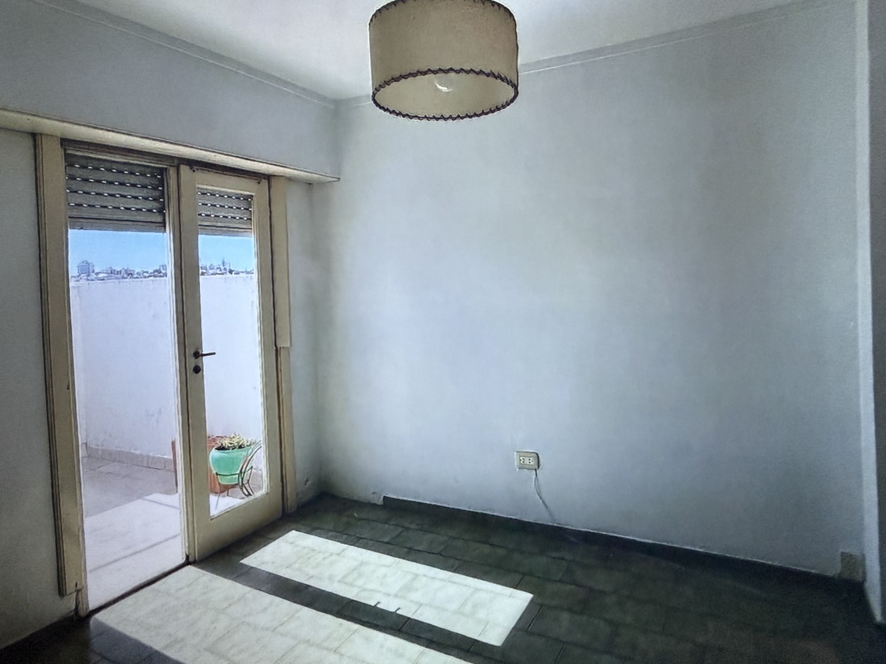 Dpto. 2 amb. con patio zona Guemes