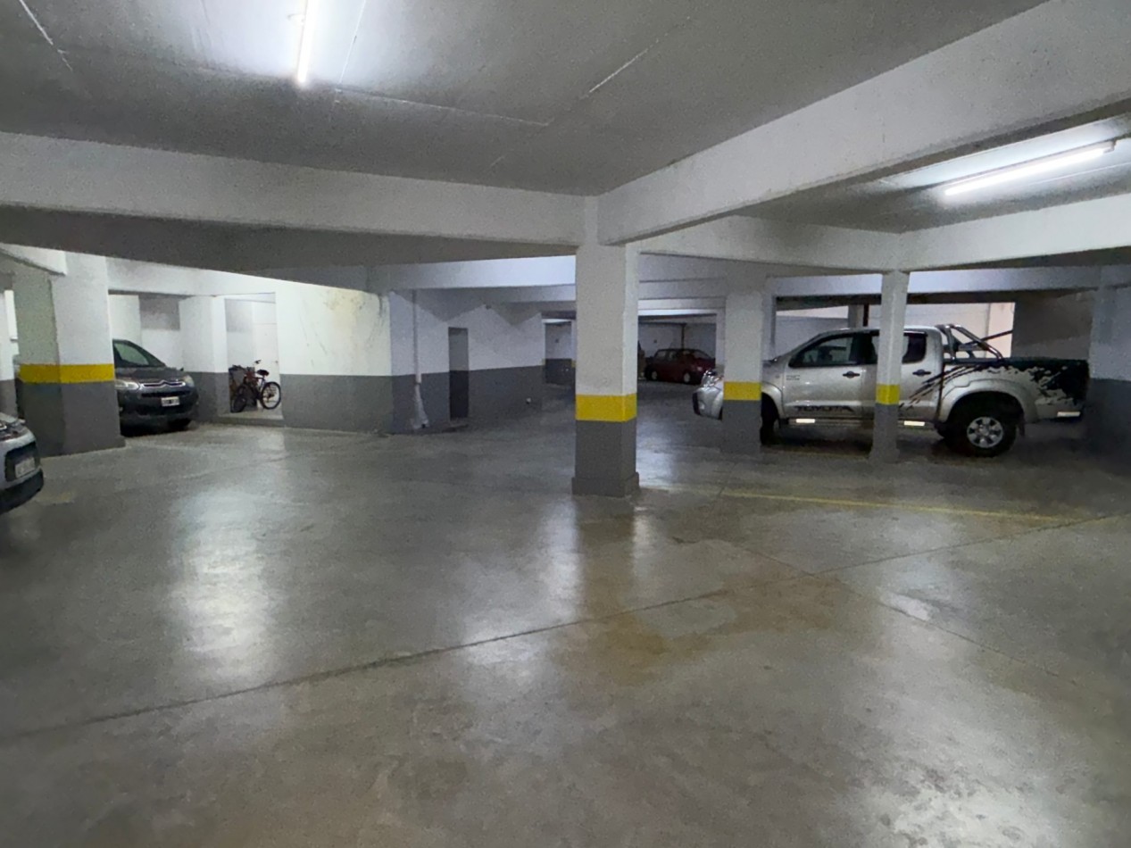 Departamento de 4 amb. con cochera