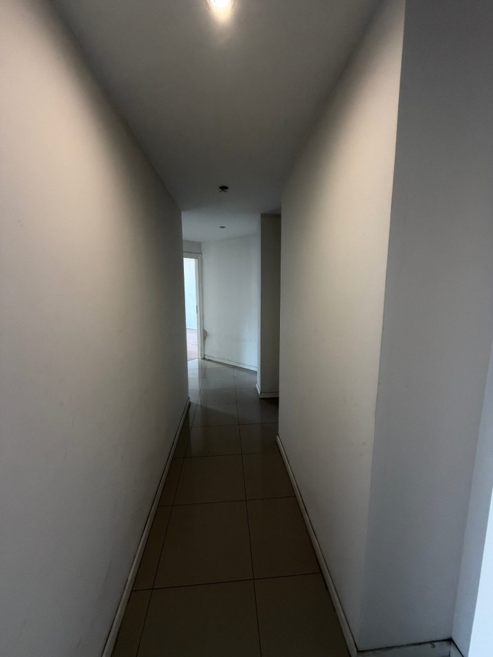 Departamento de 4 amb. con cochera