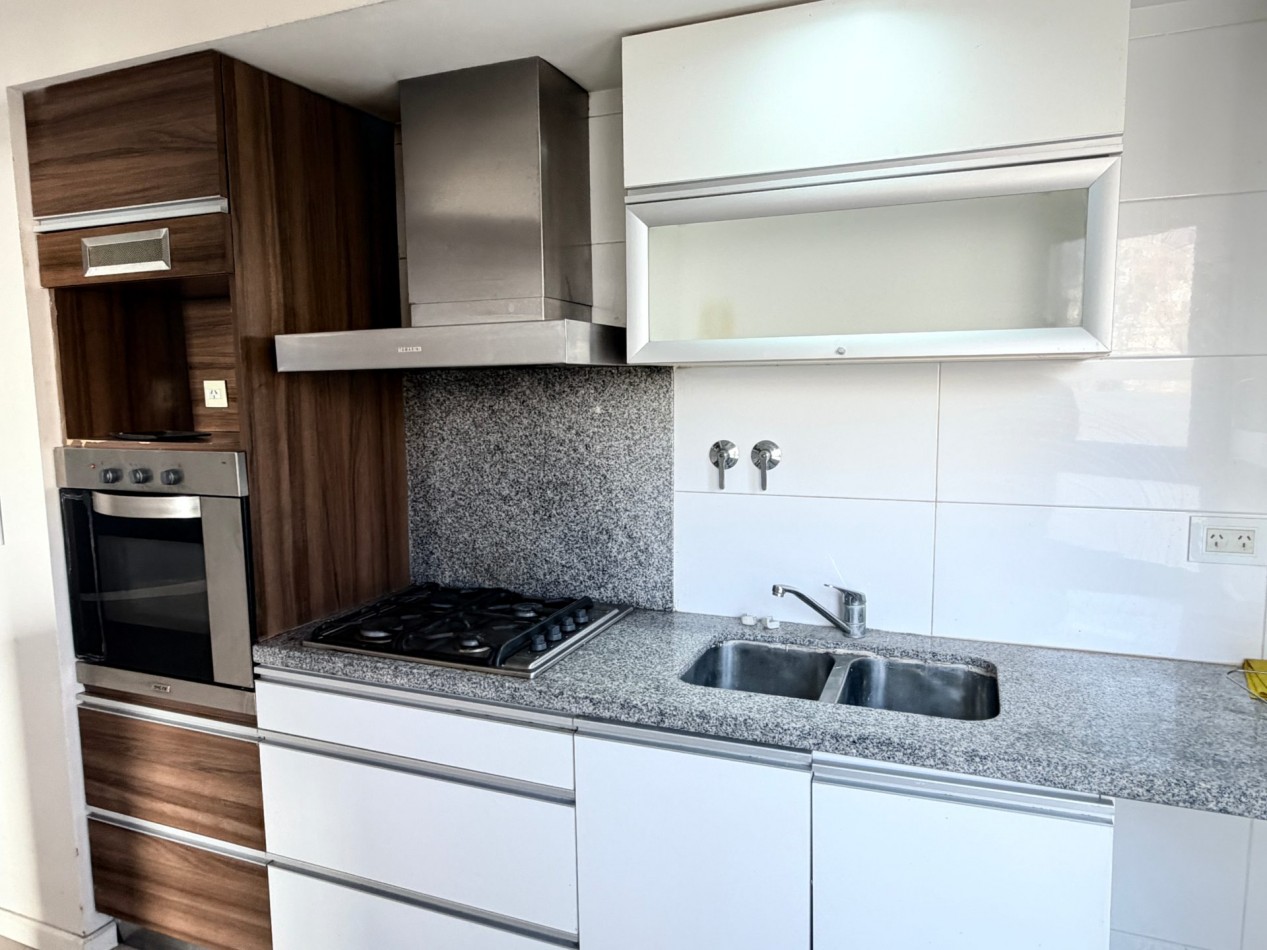 Departamento de 4 amb. con cochera