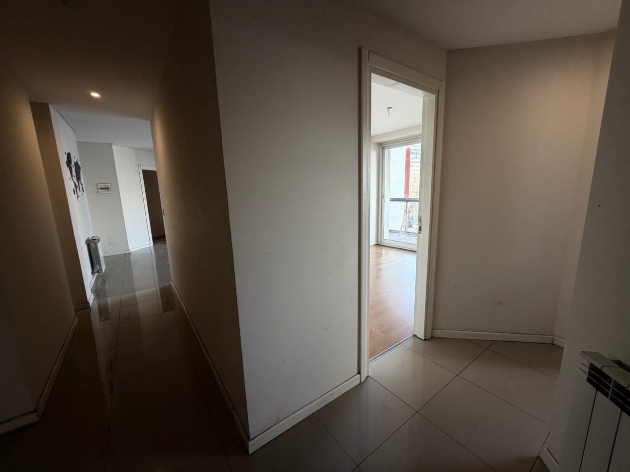 Departamento de 4 amb. con cochera