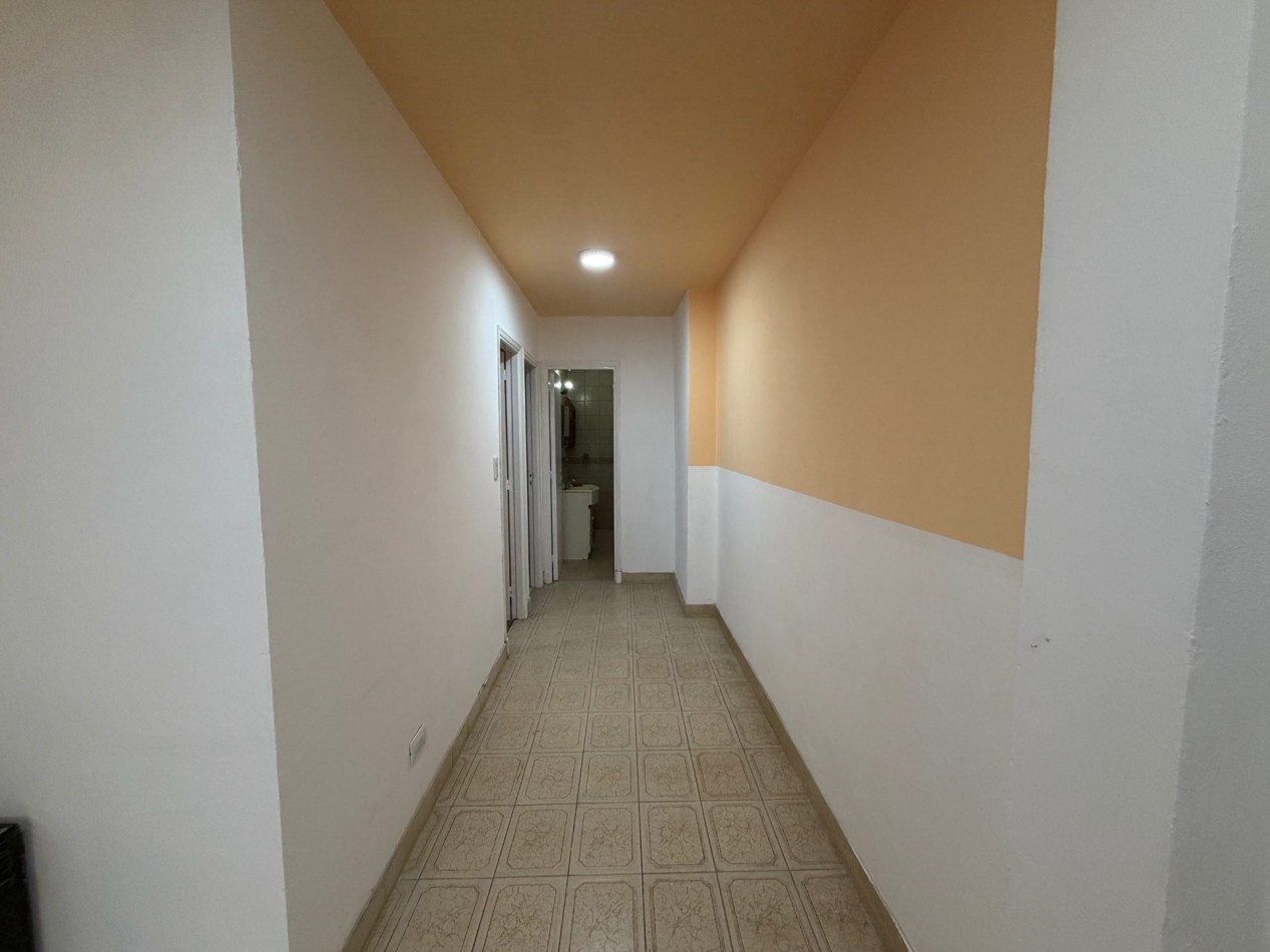 Depto. 3 amb. c/espacio cochera descubierta