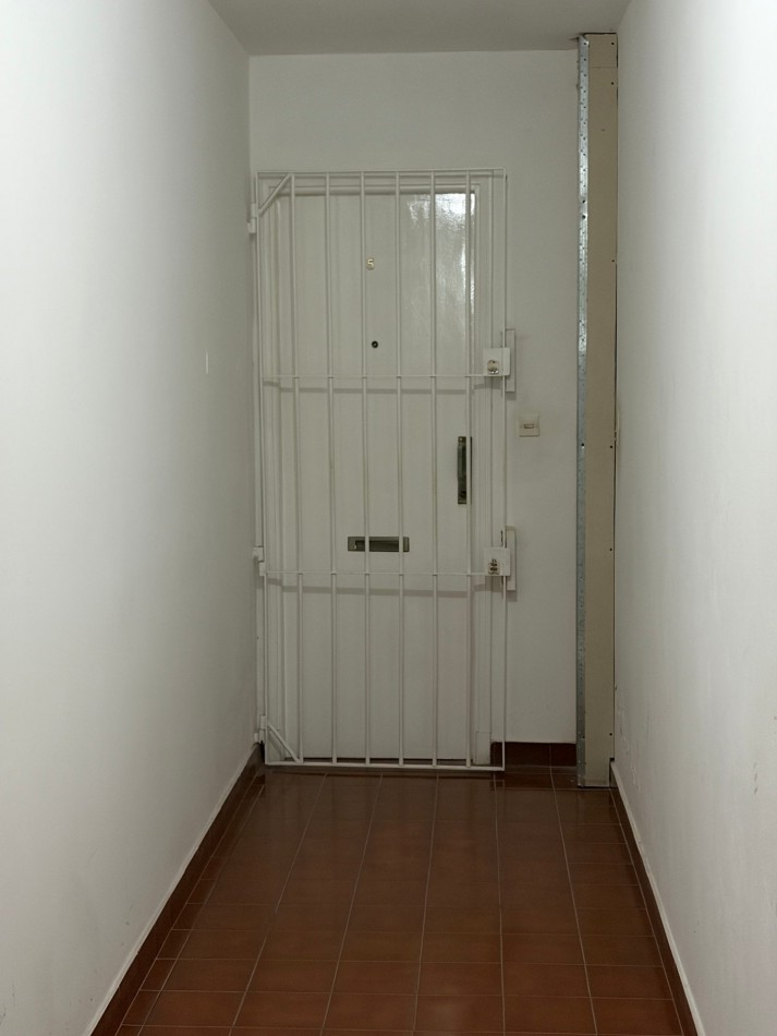 Depto. 3 amb. c/espacio cochera descubierta