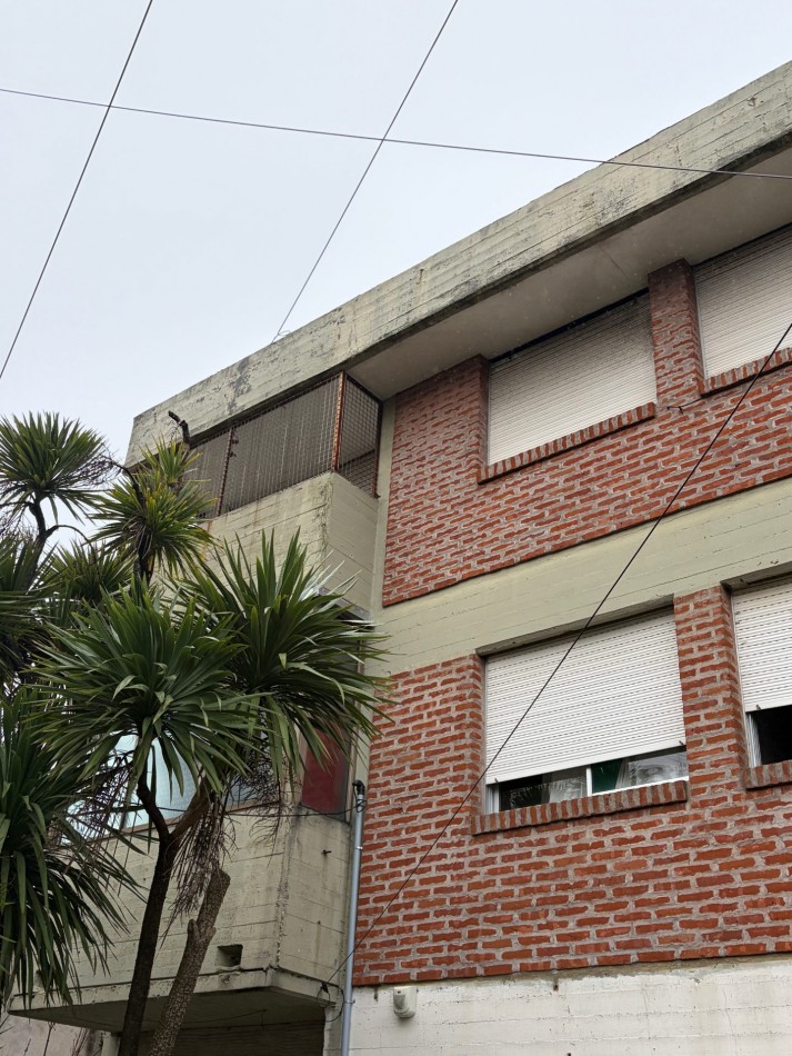 Depto. 3 amb. c/espacio cochera descubierta