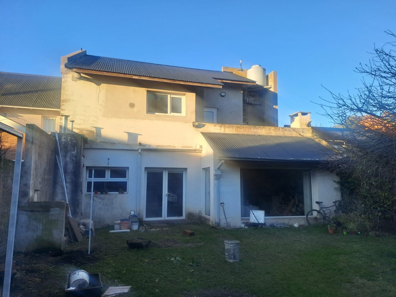 Chalet 5 amb. - escritorio - garage doble paralelo - parque