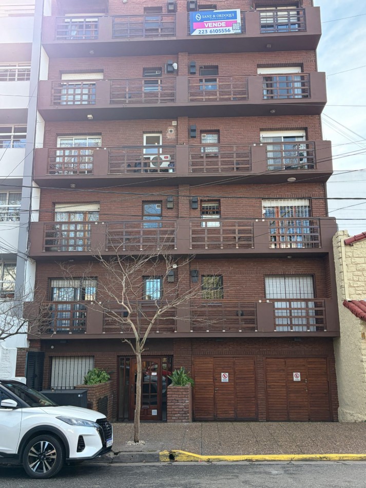 Dpto. 2 amb. con patio zona Guemes