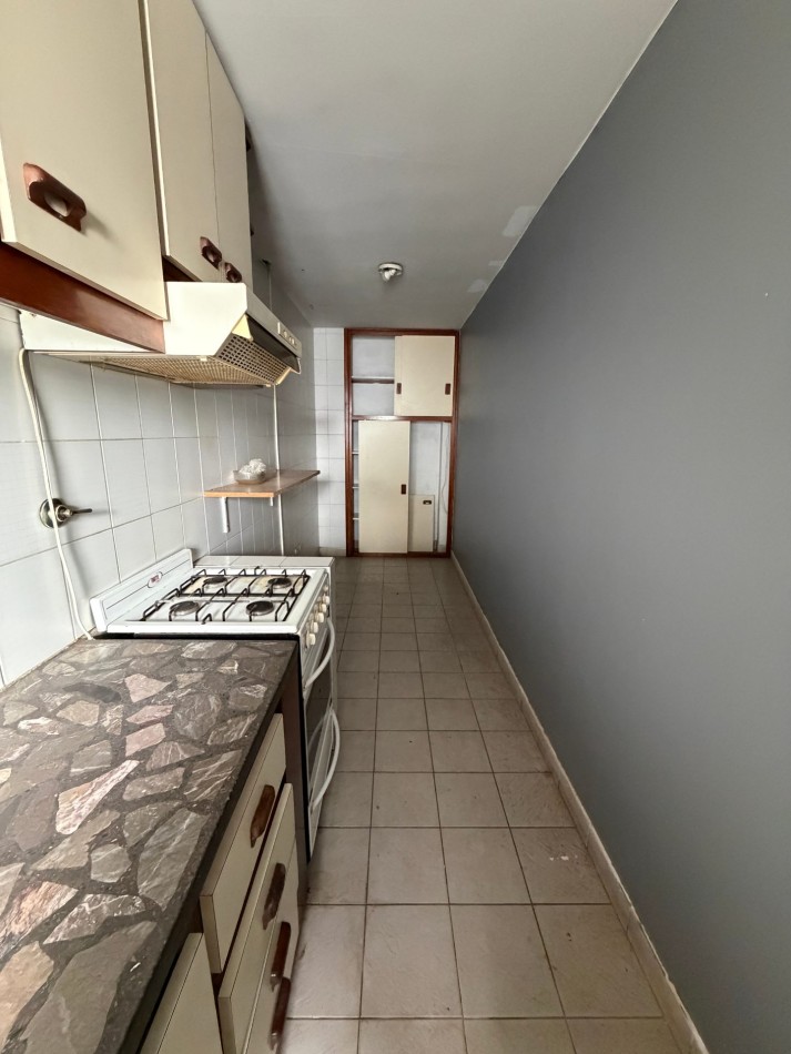 Dpto. 2 amb. con patio zona Guemes