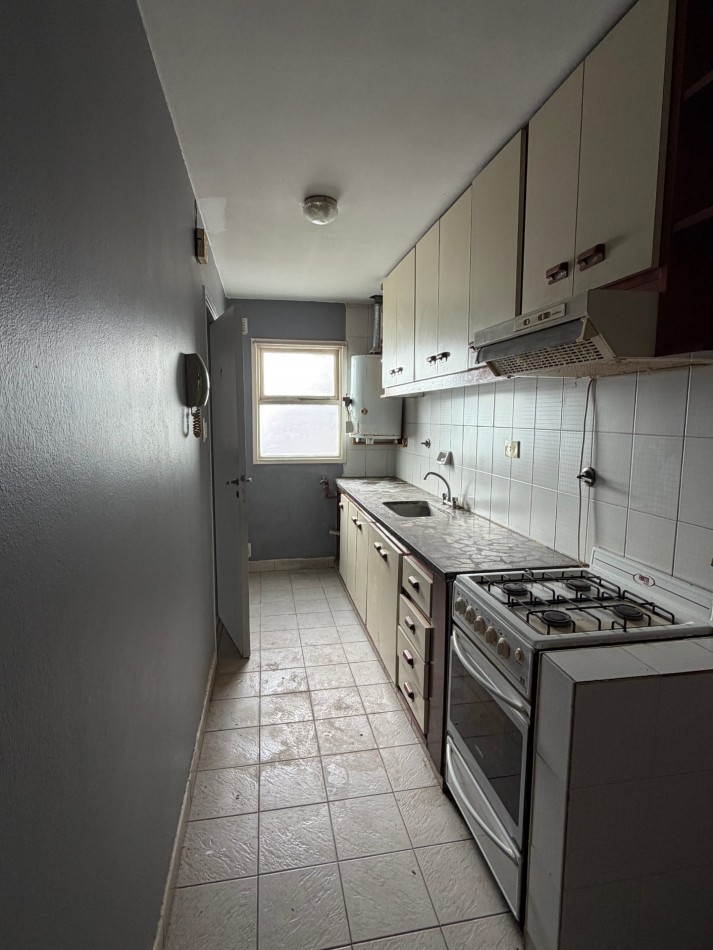 Dpto. 2 amb. con patio zona Guemes