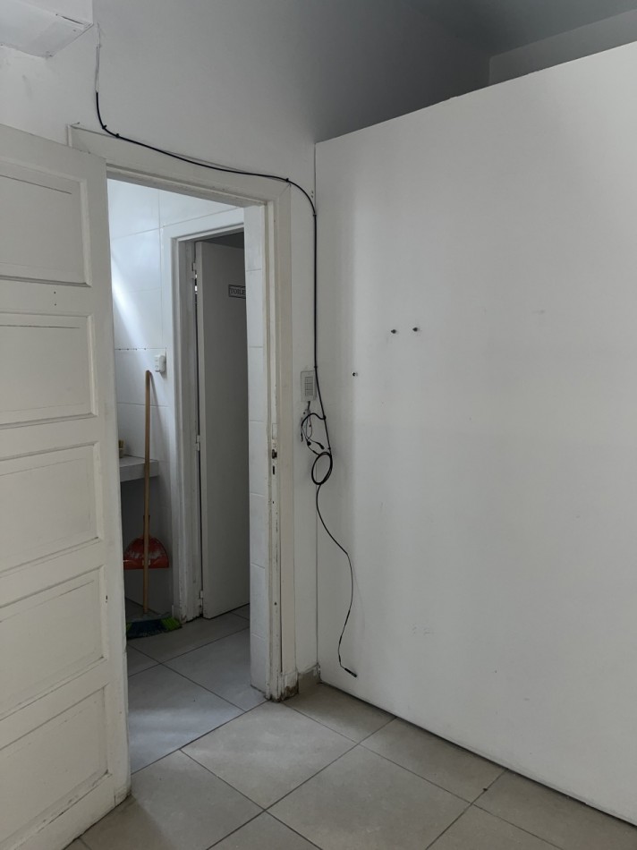 Impecable Local 37 m2 mas patio 10 m2