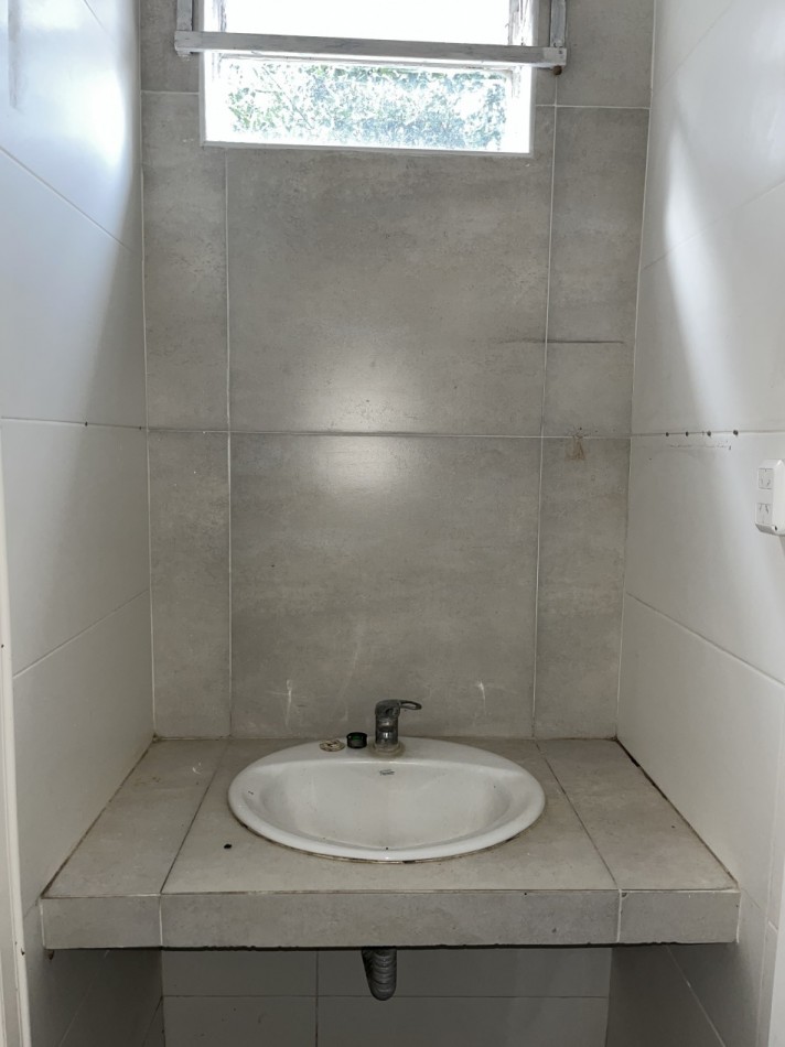 Impecable Local 37 m2 mas patio 10 m2