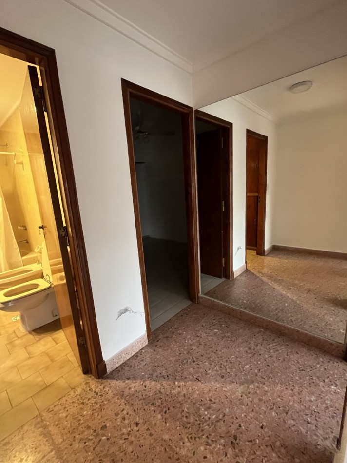CHALET 3 AMB. PLANTA ALTA CON GGE. Y TERRAZA