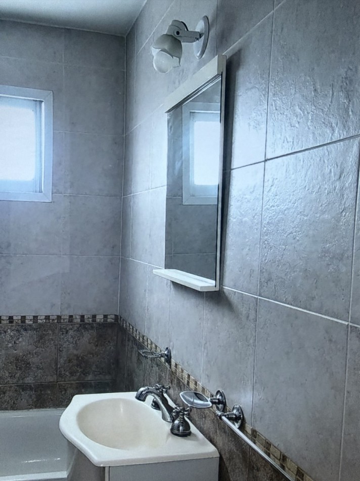 Dpto. 2 amb. con patio zona Guemes