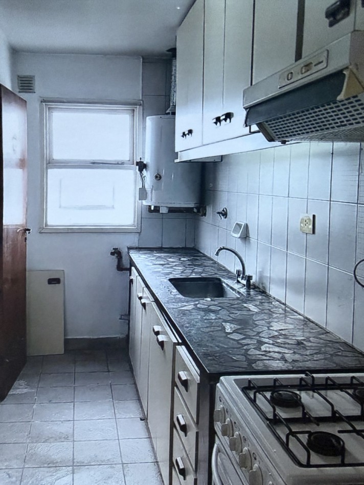 Dpto. 2 amb. con patio zona Guemes