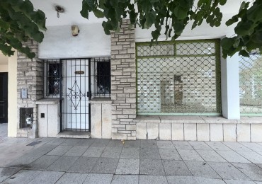 OPORTUNIDAD LOCAL + DPTO. 3 AMB. EN ESQUINA + ESPACIO AEREO