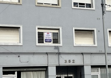 Dpto. 2 amb. calle piso radiante-mucho sol