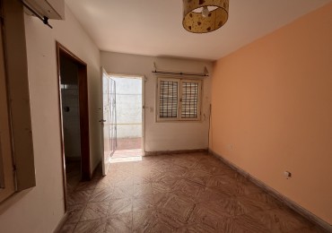 Comodo PH 2 amb. con patio