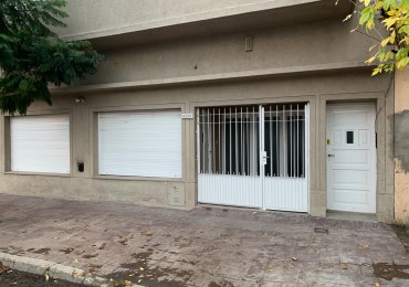 Casa de 2 ambientes c/garage y parque grande
