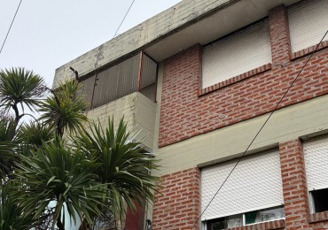 Depto. 3 amb. c/espacio cochera descubierta