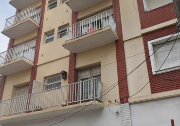 Dpto. 2 amb. a la calle con balcon - Z/COMERCIAL PUERTO