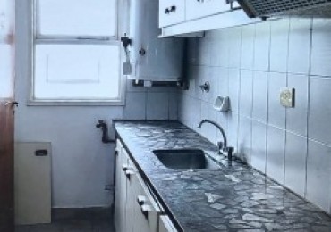Dpto. 2 amb. con patio zona Guemes